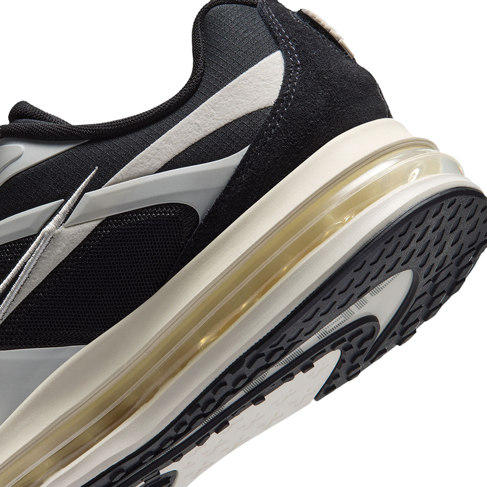 Nike Air Max Metro Sneakers in Black Color