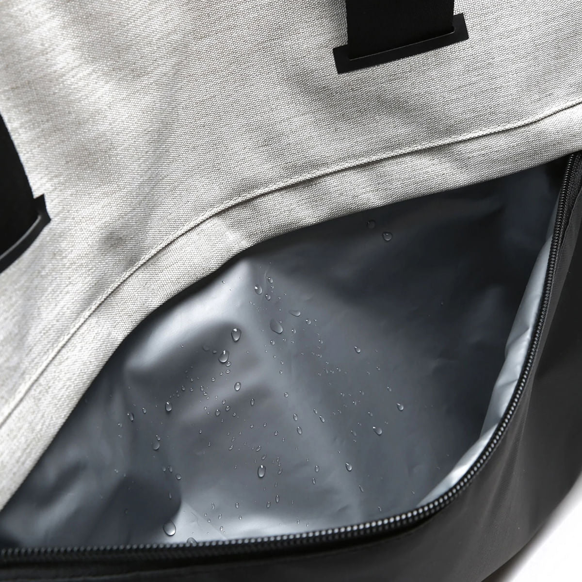 Vooray Trainer Duffel Running Accessories in Grey Color