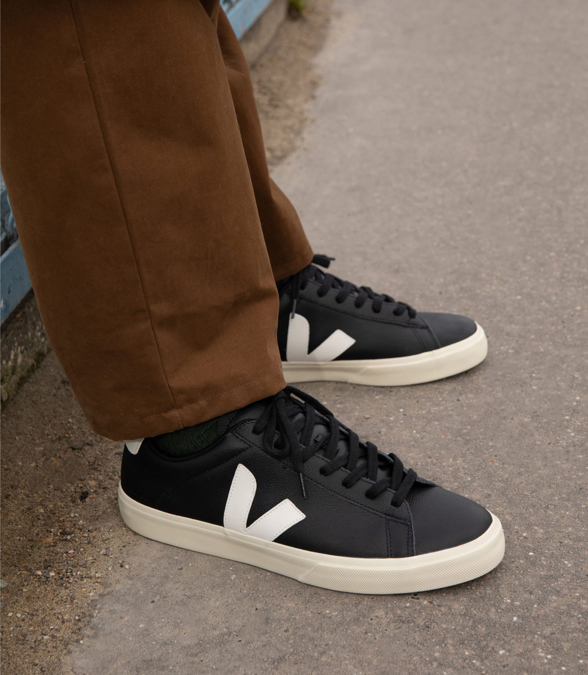 Veja Mens Campo Sneakers in Black Color