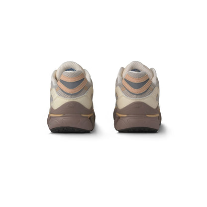 Karhu North America Unisex Super Fulcrum Sneakers in Brown Color