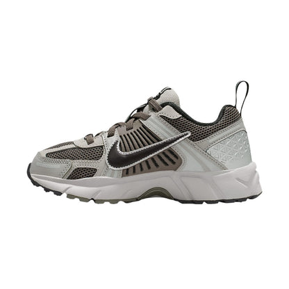 NIKE VOMERO 5 | 010 COLLEG