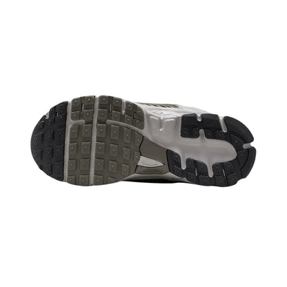 NIKE VOMERO 5 | 010 COLLEG