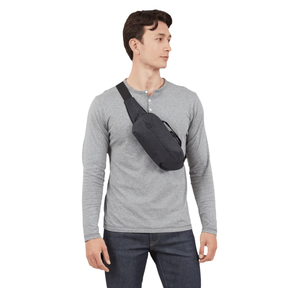 AION SLING BAG | BLACK