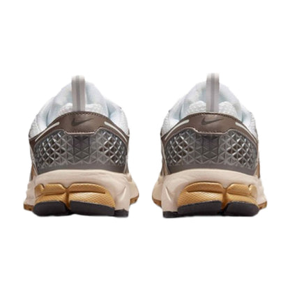 NIKE VOMERO 5 | 004-MTLC P