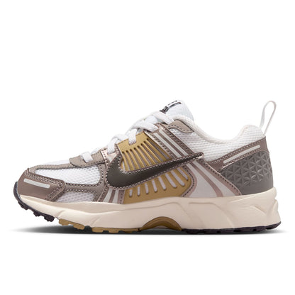 NIKE VOMERO 5 | 004-MTLC P