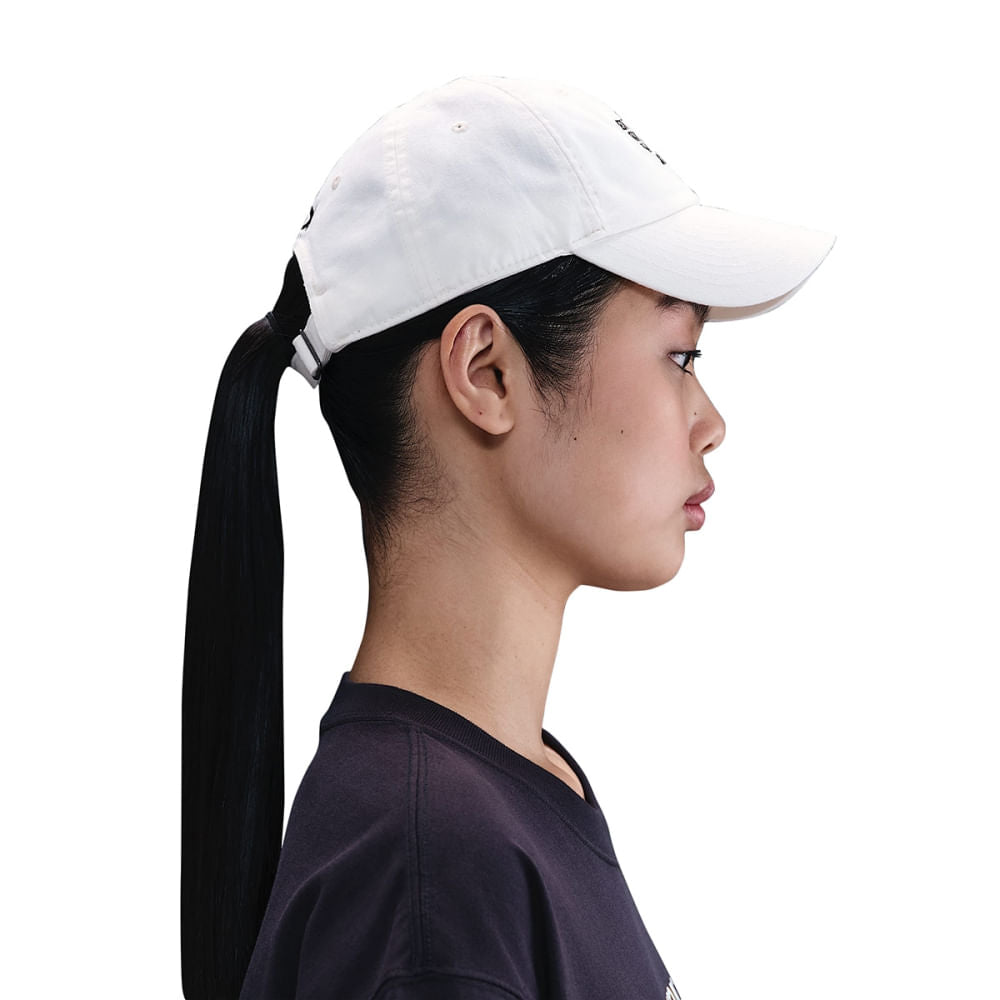 Nike Womens U Nk Club Cap U Cb Ewws Hats in White Color