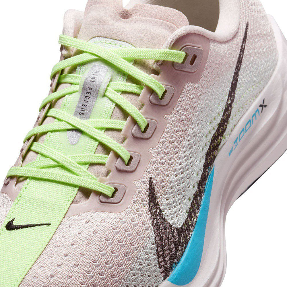 Nike Womens Pegasus Plus Running Shoes in White Color