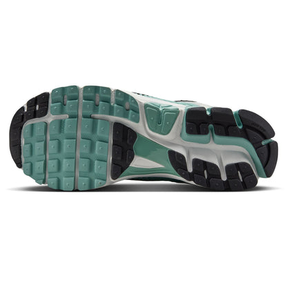 NIKE ZOOM VOMERO 5 | 101 SUMMIT