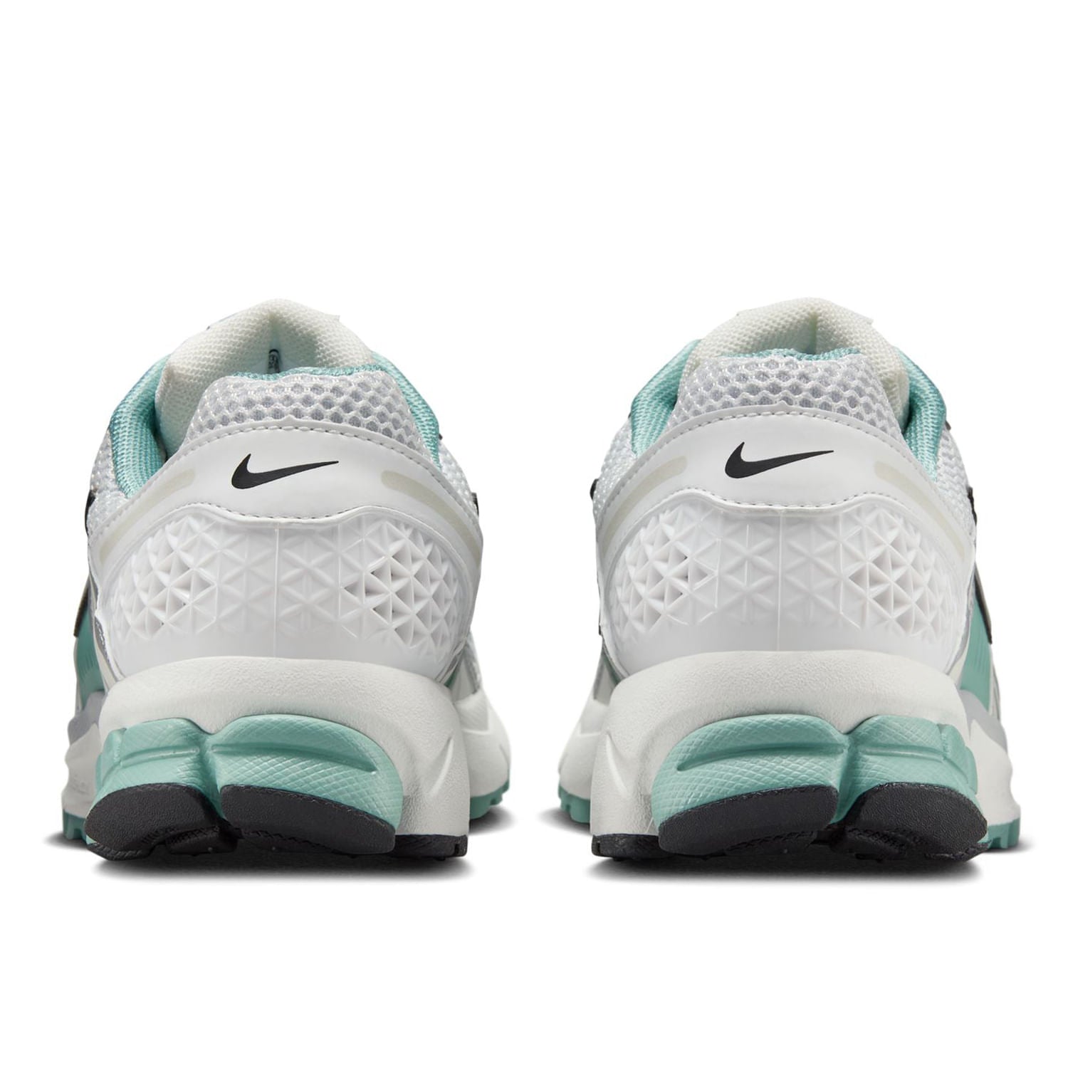 NIKE ZOOM VOMERO 5 | 101 SUMMIT