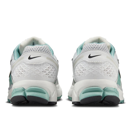 NIKE ZOOM VOMERO 5 | 101 SUMMIT