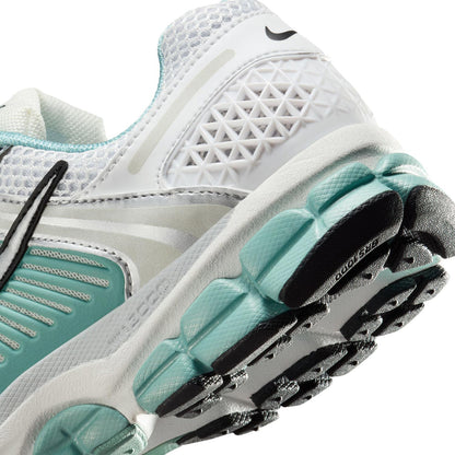 NIKE ZOOM VOMERO 5 | 101 SUMMIT