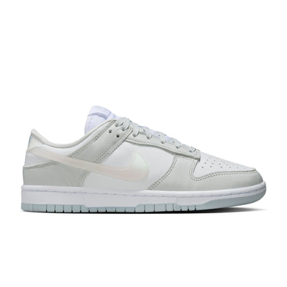 Nike Womens Nike Dunk Low Sneakers in Blue Color