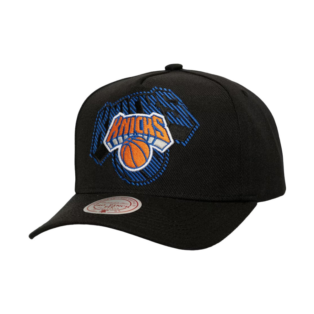 NYK TILTED PRO SNAPBACK | BLACK