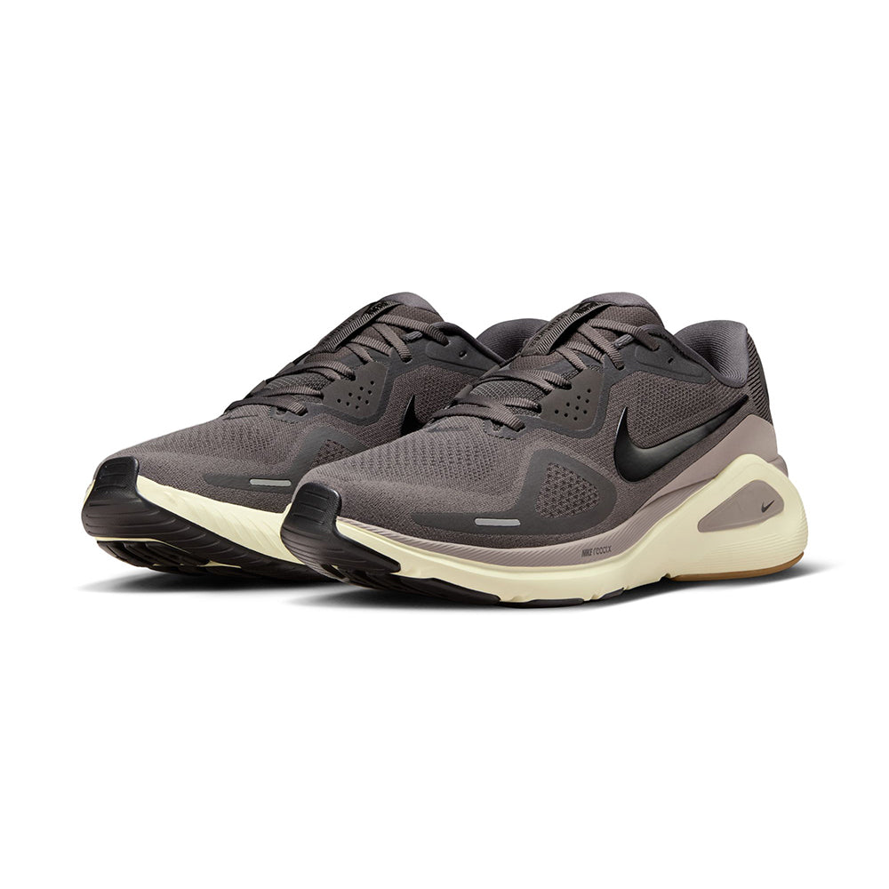 Nike Mens Structure 26 Running Shoes in Black Color
